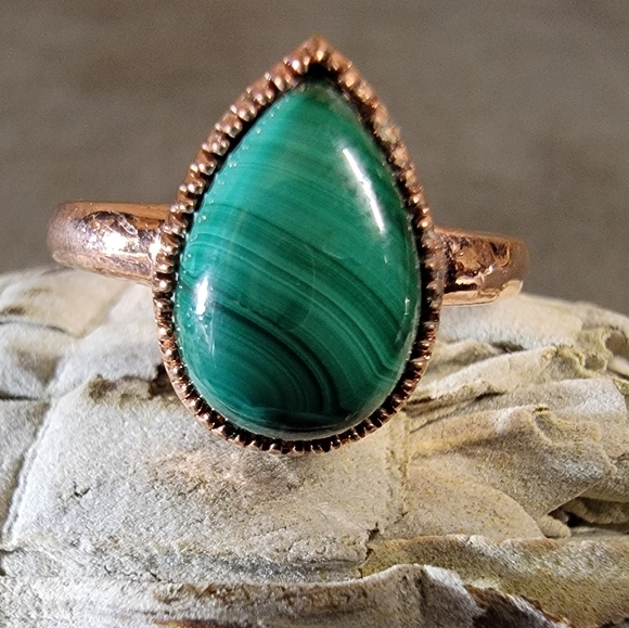 Vintage Jewelry - Native Malachite Gemstone Ring 7 Copper Metal Boho Mod